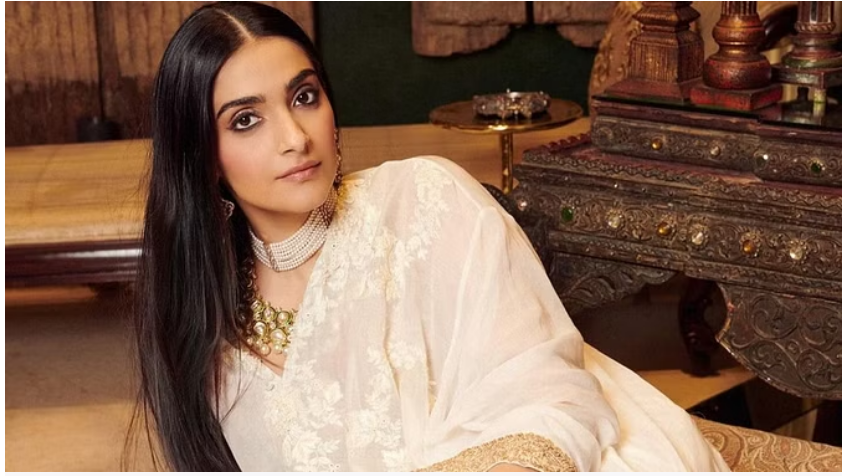 Photo of वर्ष 2023 को याद कर सोनम कपूर हुईं इमोशनल…