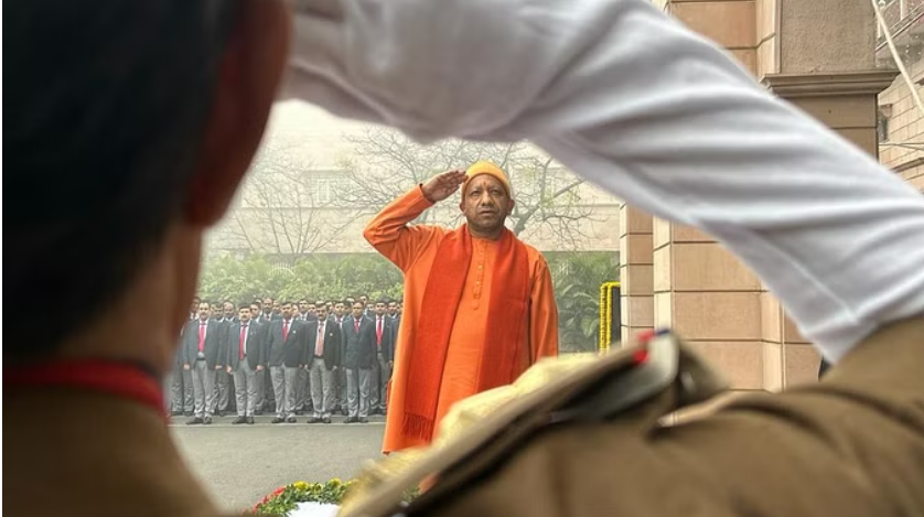 Photo of उत्तर प्रदेश: गणतंत्र दिवस पर सीएम योगी ने लखनऊ में फहराया तिरंगा