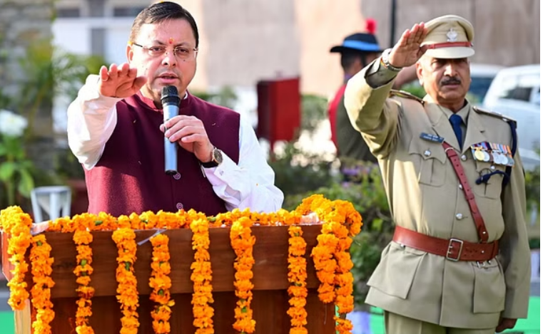 Photo of गणतंत्र दिवस: तिरंगों से सजे दून के बाजार, सीएम धामी ने आवास पर फहराया राष्ट्रीय ध्वज