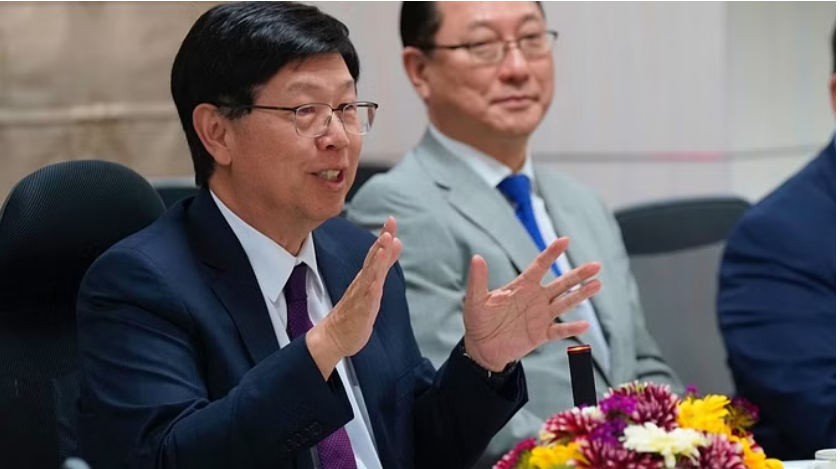 Photo of भारत में चिप निर्माण की अगुवाई करने वाले यंग लियू को किया पद्मभूषण सम्मान!