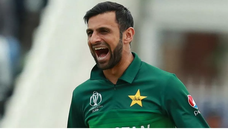 Photo of पाकिस्तान के स्टार ऑलराउंडर के साथ टी20 लीग की फ्रेंचाइजी ने खत्म किया अनुबंध