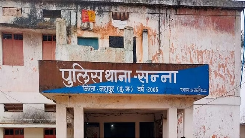 Photo of डिपो से लकड़ी चोरी कर रहे थे युवक, मना करने पर फॉरेस्ट ऑफिसर को पीटा