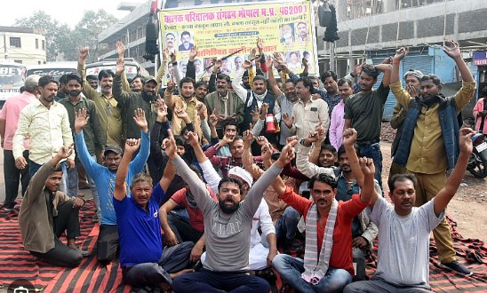 Photo of हिट एंड रन कानून के विरोध में थमे वाहनों के पहिए,कई राज्यों में असर..