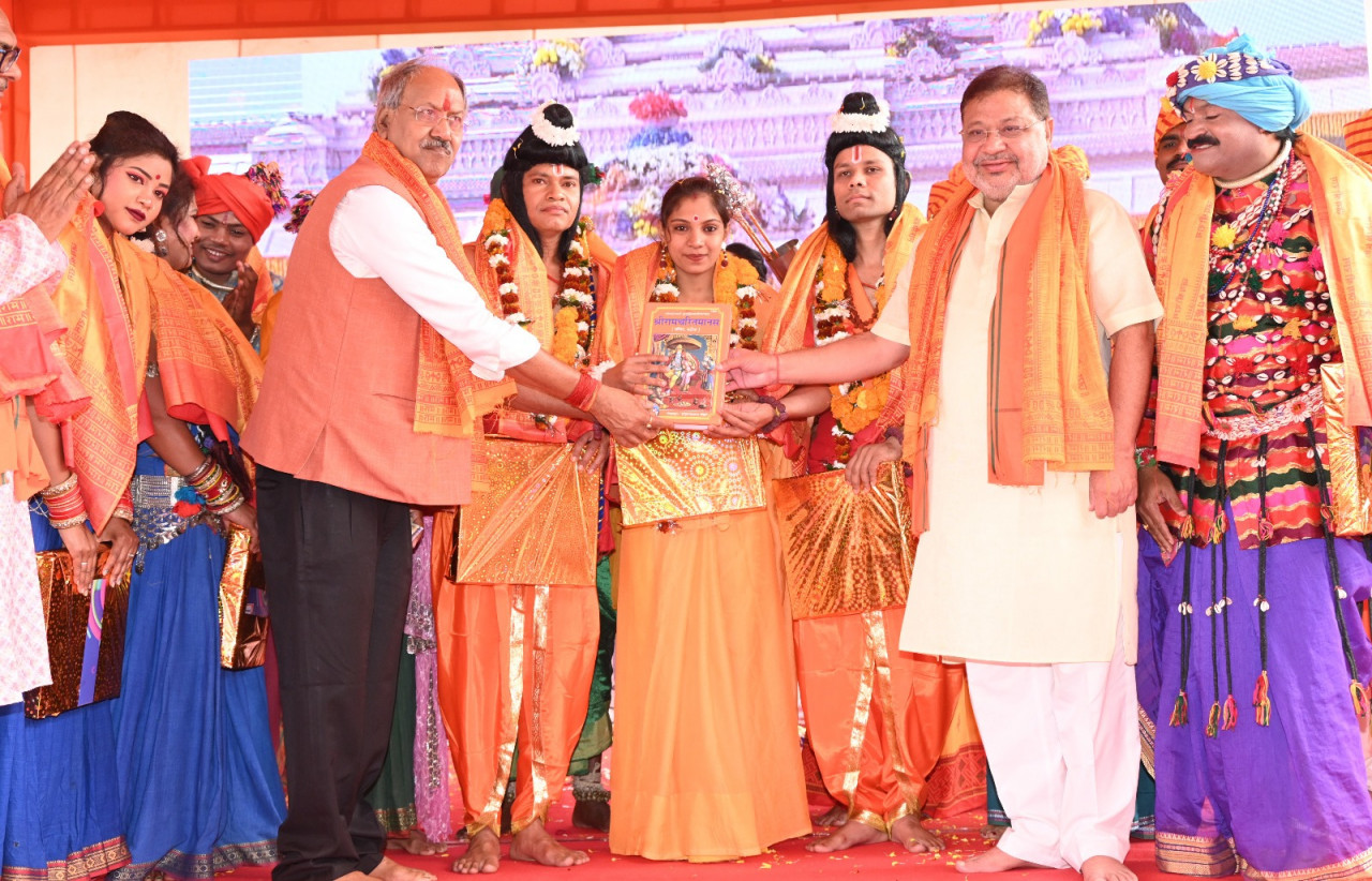 Photo of संस्कृति मंत्री ने राजधानी के विभिन्न धार्मिक स्थलों में की पूजा-अर्चना