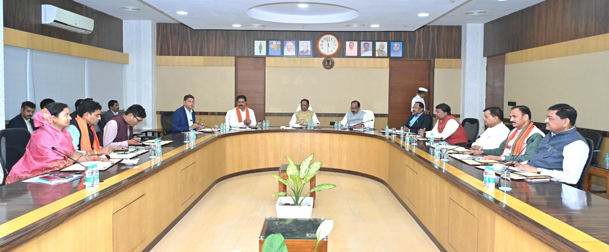 Photo of छत्तीसगढ़ कैबिनेट की बैठक में लिए गए 12 महत्वपूर्ण निर्णय, जानें किसे क्या मिला लाभ