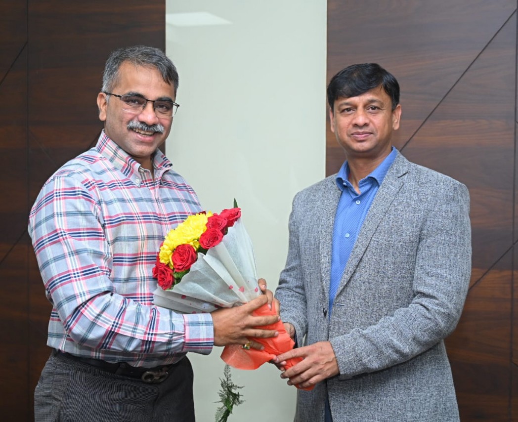 Photo of मयंक श्रीवास्तव ने जनसंपर्क आयुक्त का पदभार ग्रहण किया