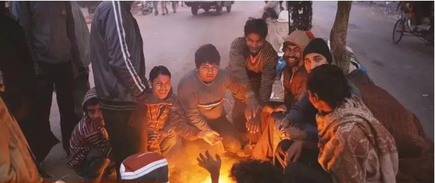 Photo of गलन वाली ठंड के साथ नए साल का स्वागत, शीतलहर की चपेट में उत्तर भारत