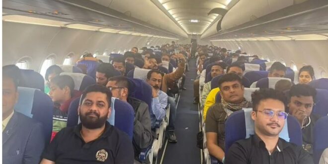 Photo of मुंबई से गुवाहाटी जा रही फ्लाइट ढाका डायवर्ट, कोहरे के चलते हुई इमरजेंसी लैंडिंग