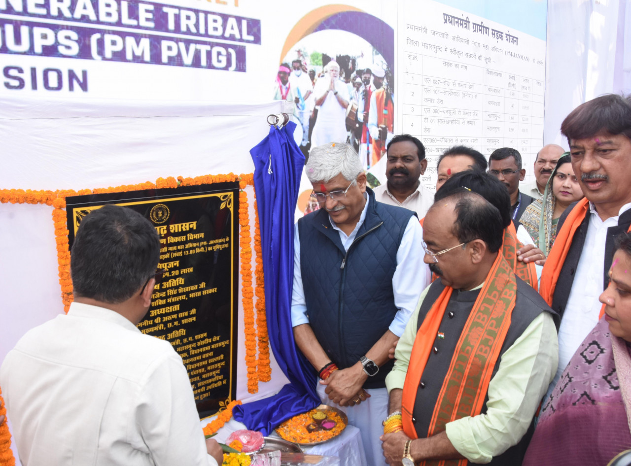 Photo of केंद्रीय मंत्री शेखावत ने 12 कमार बसाहट को जोड़ने के लिए सड़कों का किया भूमिपूजन