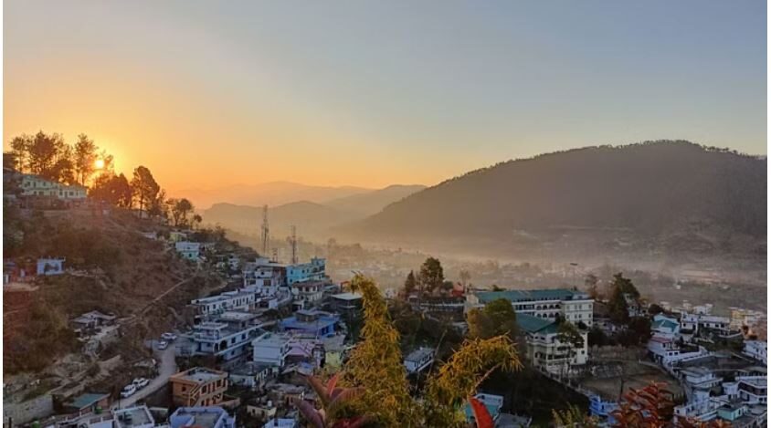 Photo of पहाड़ में खिल रही धूप, मैदान में सता रही कोहरे की ठंड