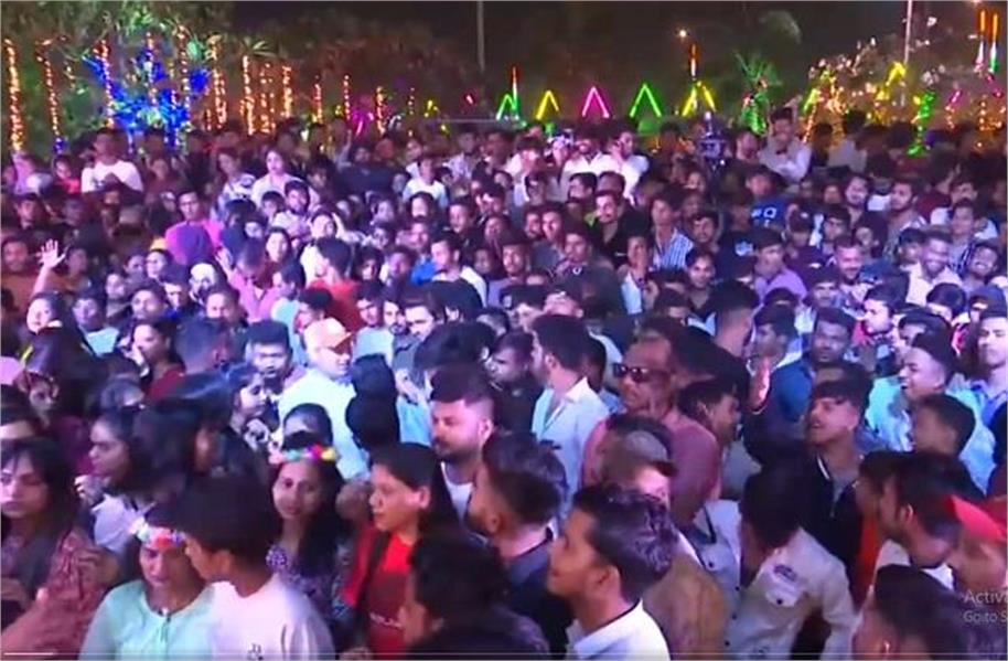 Photo of मुंबई, गोवा और कश्मीर समेत देशभर में नए साल का जश्न