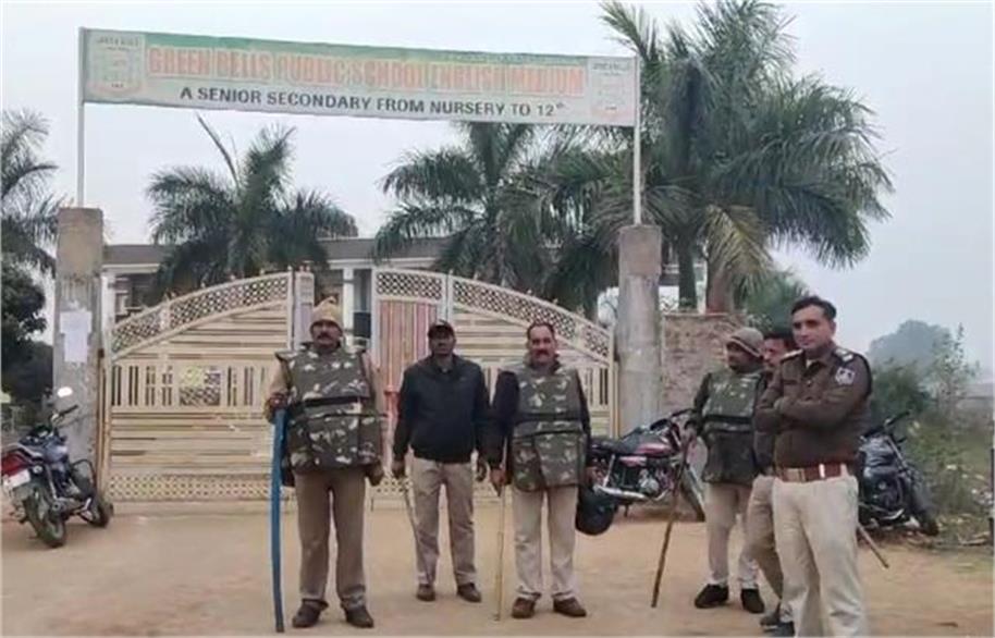 Photo of एमपी: स्कूल में जय श्री राम के छात्र ने लगाए नारे, नाराज हुए शिक्षक ने जमकर की पिटाई