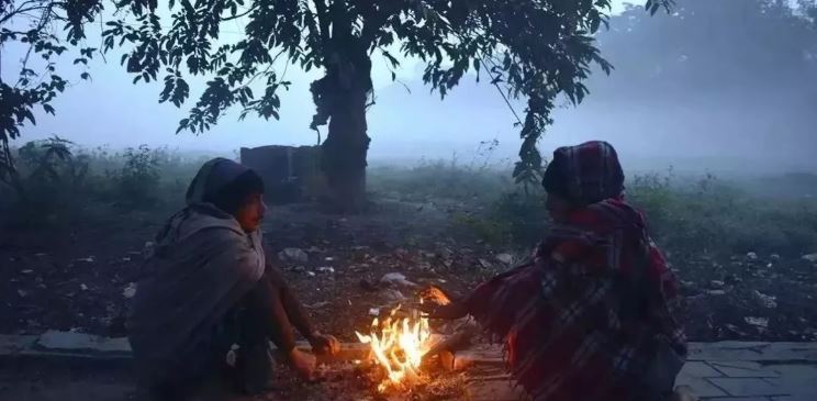 Photo of उत्तर भारत में सर्दी का सितम, कोहरे के कारण देरी से चल रही कई ट्रेनें