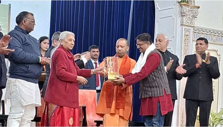 Photo of रामलला की मूर्ति की कृति बनाने वाले सुनील विश्वकर्मा को मिला पद्मश्री बाबा योगेंद्र पुरस्कार