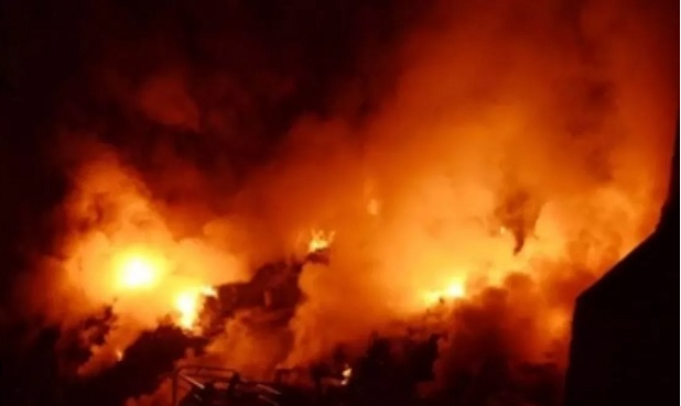 Photo of जगदलपुर: पत्नी से झगड़े के बाद पति ने घर में लगाई आग…दो बच्चे झुलसे