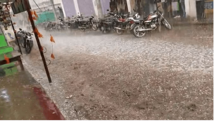 Photo of कोरबा: तीन दिनों से हो रही बारिश…जमकर हुई ओलों की बरसात