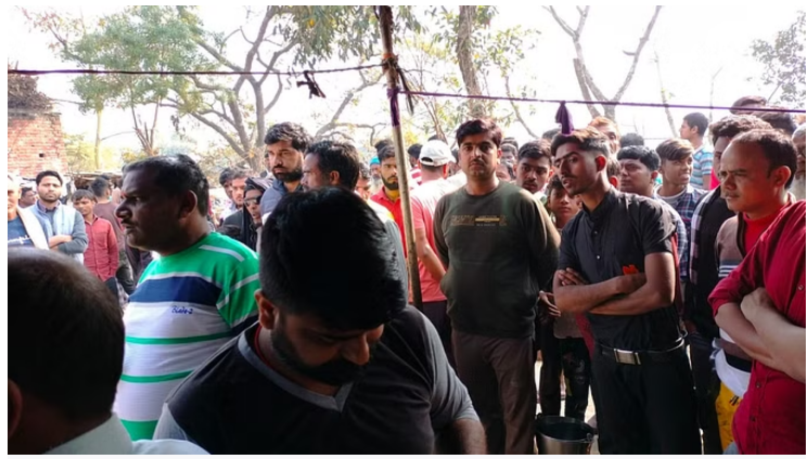 Photo of बाराबंकी: अवैध संबंधों के शक में बांके से काट दी पत्नी की गर्दन