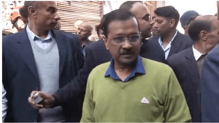 Photo of दिल्ली: अलीपुर अग्निकांड मामले में सीएम ने किया मुआवजे का एलान