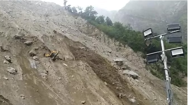 Photo of उत्तराखंड: इस बार टूटे पुश्तों और बोल्डर के बीच होगी चारधाम की यात्रा