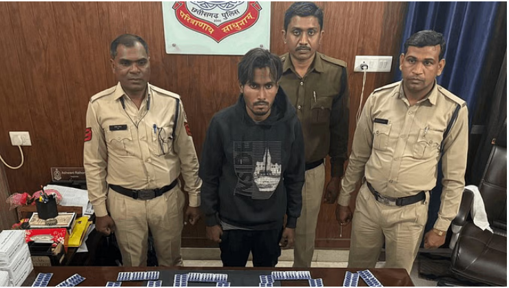 Photo of कोरबा:  गांजा, शराब और नशीली टेबलेट बरामद…महिला समेत सात गिरफ्तार