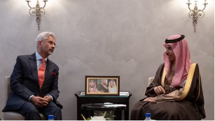 Photo of सऊदी अरब के विदेश मंत्री फैसल बिन फरहान से मिले जयशंकर