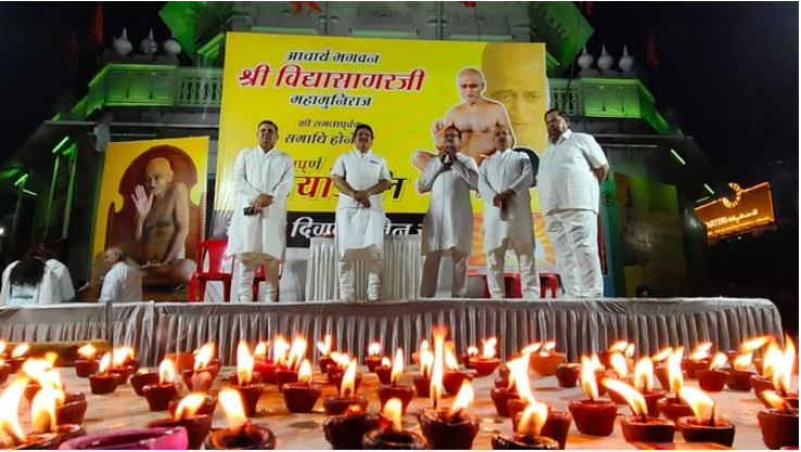 Photo of उज्जैन : आचार्य श्री विद्यासागर महाराज के देवलोक गमन पर गमगीन हुआ जैन समाज