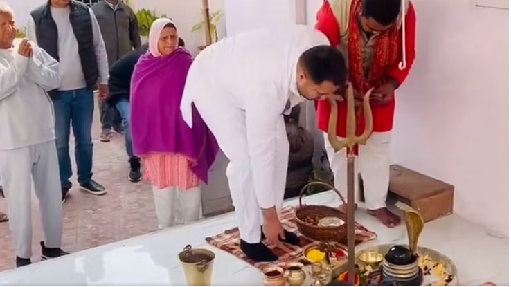 Photo of बिहार: पूजा के बाद लालू-राबड़ी से आशीर्वाद लेकर जन विश्वास यात्रा पर निकले तेजस्वी