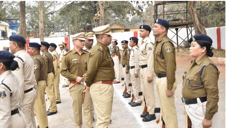 Photo of छत्तीसगढ़: पुलिस अधीक्षक ने जनरल परेड का किया निरीक्षण