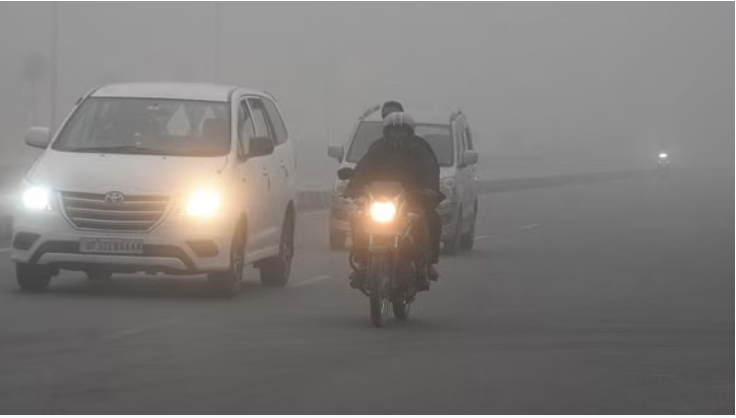 Photo of यूपी मौसम: लखनऊ में सुबह कोहरे की चादर, नौ जिलों में कल गिरे ओले