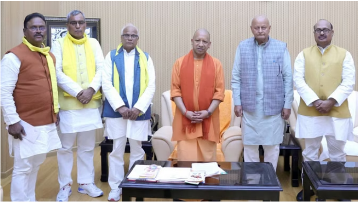 Photo of राज्यसभा चुनाव : सुभासपा विधायकों ने सीएम योगी से की मुलाकात