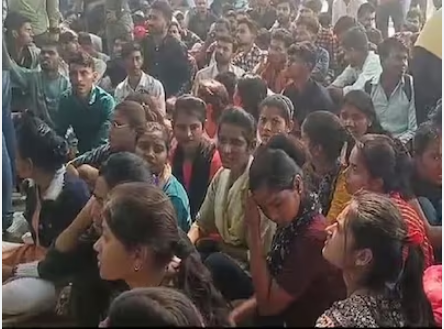 Photo of यूपी: पेपर लीक होने के बाद यूपी पुलिस सिपाही भर्ती परीक्षा रद्द