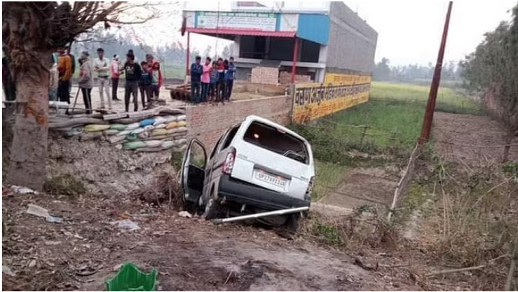 Photo of उत्तर प्रदेश बोर्ड की परीक्षा देने जा रहे छात्रों से भरी वैन पलटी