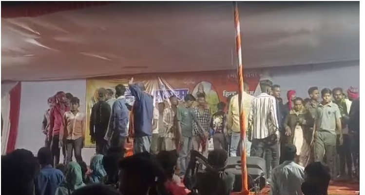 Photo of कबीरधाम में हिंदू संगम कार्यक्रम के दौरान खूनी झड़प, चाकूबाजी में दो युवक घायल