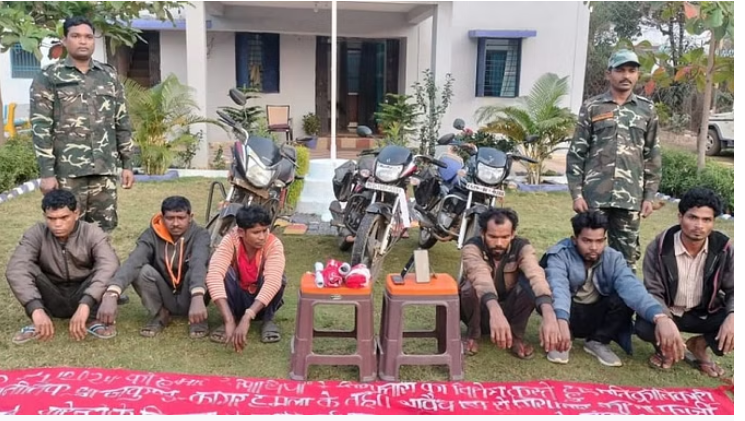 Photo of कांकेर: नक्सलियों का प्रचार-प्रसार करने वाले छह लोग गिरफ्तार…