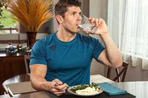 Photo of भोजन के वक्त पानी पीना हो सकता है नुकसानदायक