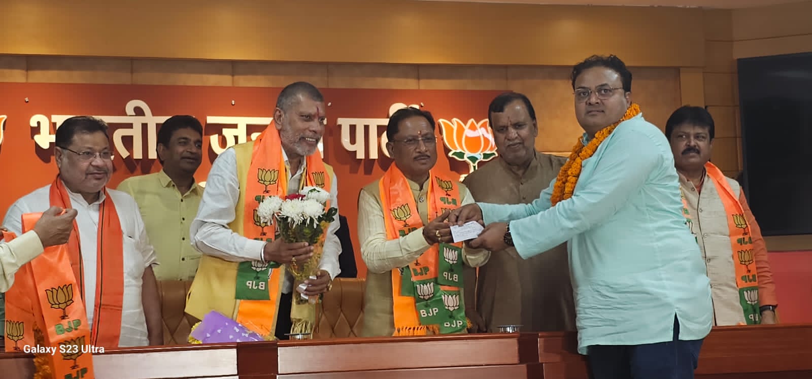 Photo of छत्तीसगढ़ में भाजपा में शामिल हुए कई दलों के नेता