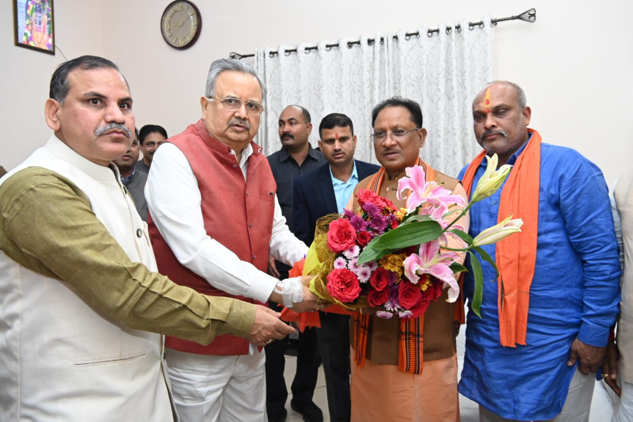 Photo of रमन एवं मंत्रियों ने साय से मुलाकात कर उन्हे जन्मदिन की दी बधाई