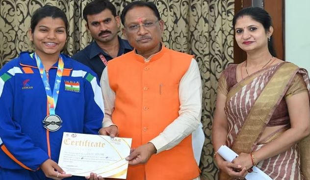 Photo of स्नेहा बंजारे ने यूएई में कोरबा का नाम किया रोशन, सीएम ने किया स्वागत