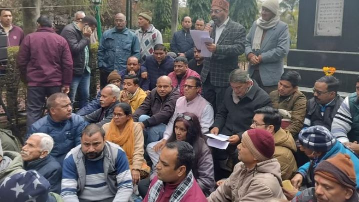 Photo of उत्तराखंड: गांधी पार्क में मौन उपवास पर बैठे पूर्व सीएम हरीश रावत