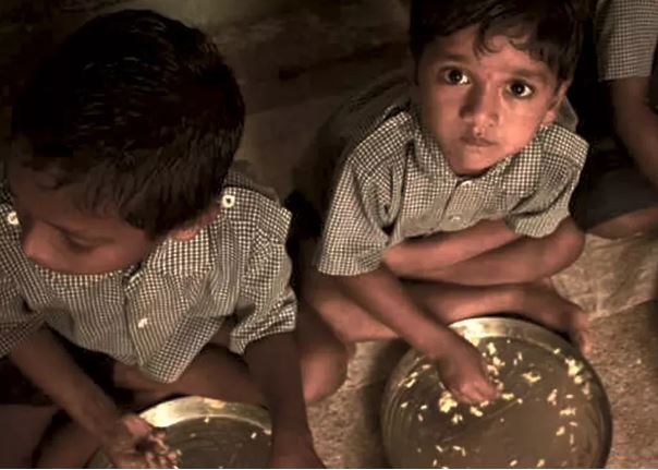 Photo of महाराष्ट्र के ठाणे में फूड पॉइजनिंग के कारण 100 से अधिक छात्र बीमार…