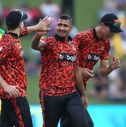 Photo of एसए20 लीग में सनराइजर्स ने पार्ल रॉयल्स को हराकर दर्ज की रोमांचक जीत