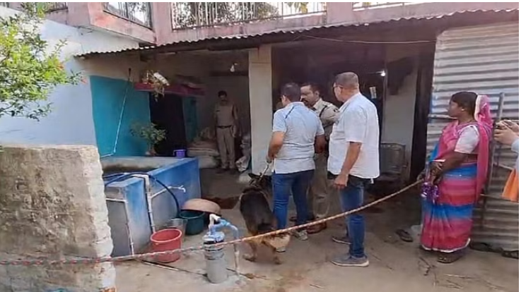 Photo of छत्तीसगढ़: धारदार हथियार से हमला कर दो लोगों की हत्या, गांव में फैली सनसनी