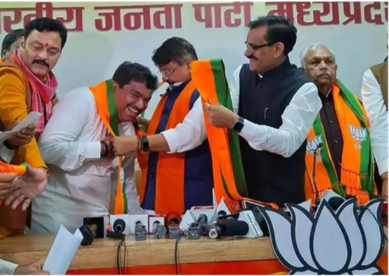 Photo of इंदौर के पूर्व विधायक संजय शुक्ला और कांग्रेस के दिग्गज नेता सुरेश पचौरी भाजपा में शामिल