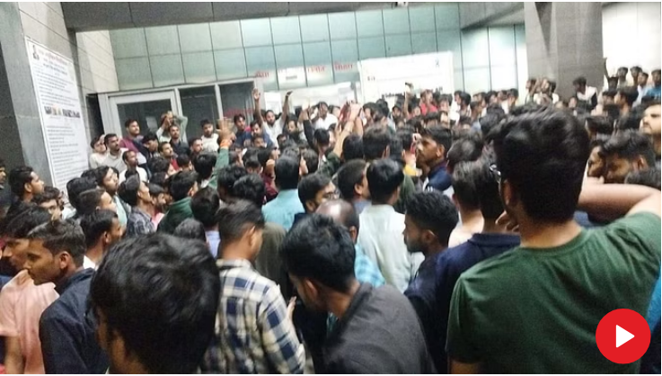 Photo of सैफई मेडिकल कॉलेज की पैरामेडिकल छात्रा की हत्या कर शव सड़क किनारे फेंका