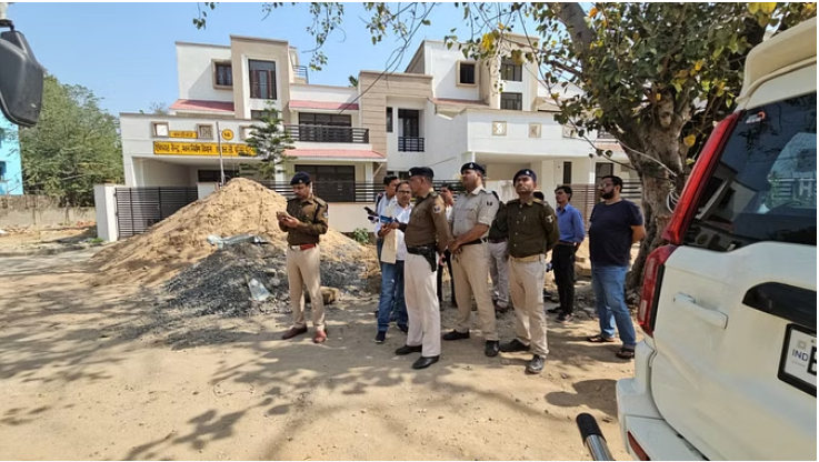 Photo of बिहार: सचिवालय थाने के पीछे एमएलसी आवास में मर्डर