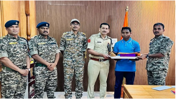 Photo of छत्तीसगढ़: सुकमा जिले में खतरनाक नक्सली सम्मैया सोड़ी ने किया आत्मसमर्पण