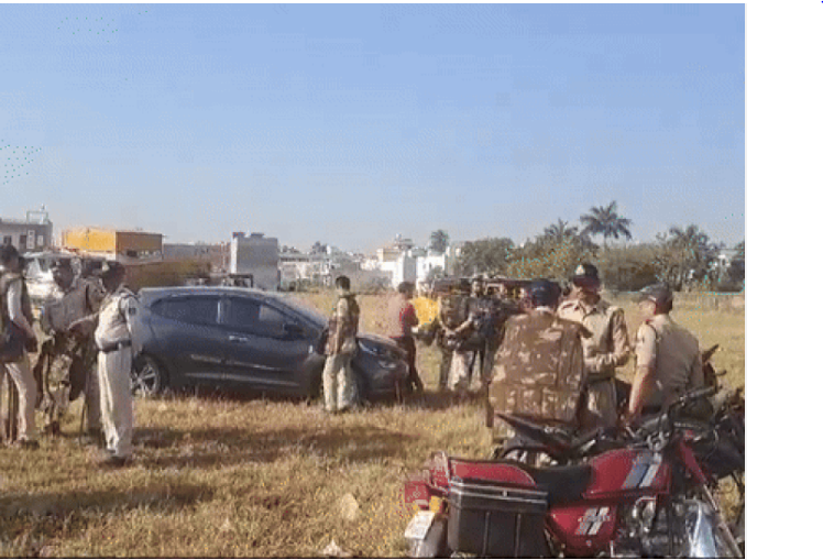 Photo of इंदौर: अतिक्रमण हटाने पहुंची टीम को भाजपा विधायक उषा ठाकुर ने रोक दिया