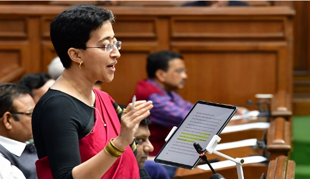 Photo of दिल्ली में किन महिलाओं को नहीं मिलेंगे 1000 रुपये