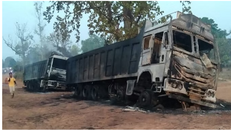 Photo of छत्तीसगढ़: नक्सलियों ने लौह अयस्क से भरे ट्रकों को लगाई आग