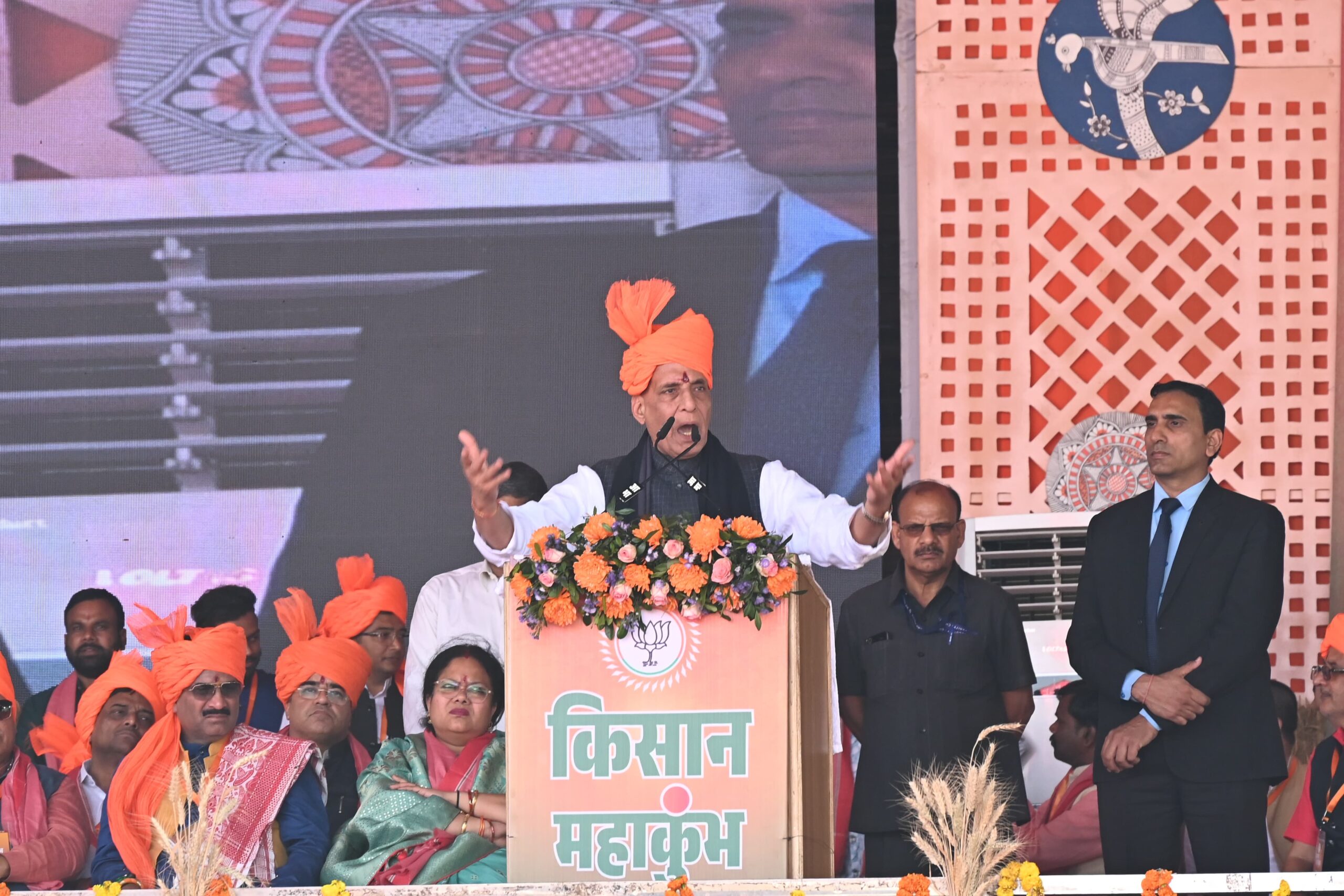 Photo of भाजपा की प्रतिबद्धता गांव, गरीब और किसान – राजनाथ